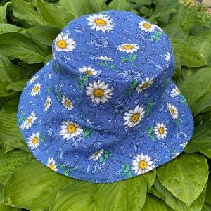 90’s Blue Daisy bucket hat - Kitten Surprise Original